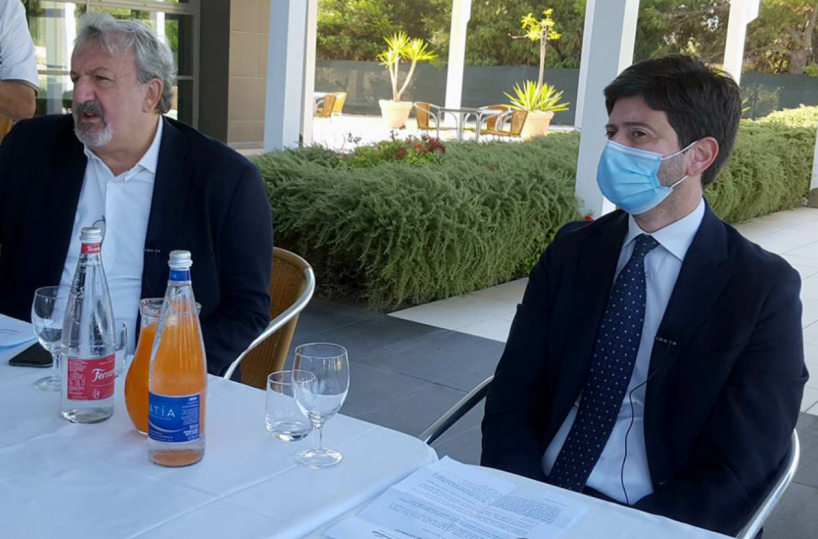 Ministro Speranza a Bari: «Covid: vedo luce in fondo al tunnel. Fondamentale aiuto di tutti»
