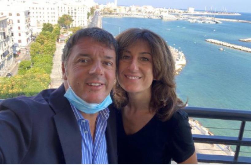 Emiliano e Fitto in corsa per le poltrone: a Bari il selfie di Renzi 