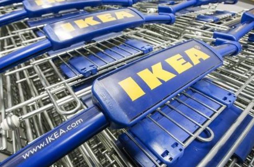 Bari, chiedevano «pizzo» sui carrelli nel parcheggio Ikea: arrestati 3 nigeriani 