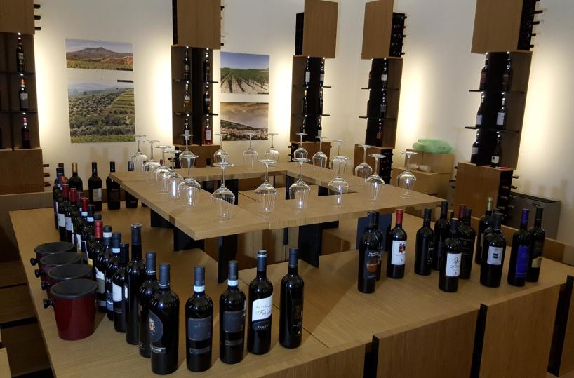 Foggia, svaligiata enoteca bottino da 70mila euro