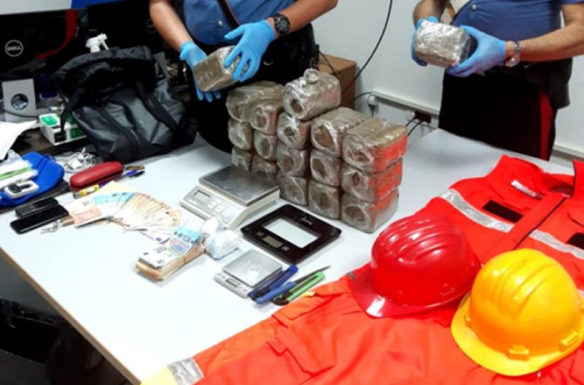 Insospettabile corriere della droga arrestato nel Barese con 18kg di hashish