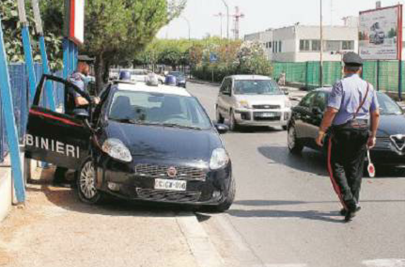 Taranto, gambizzato tra la gente in via Mediterraneo