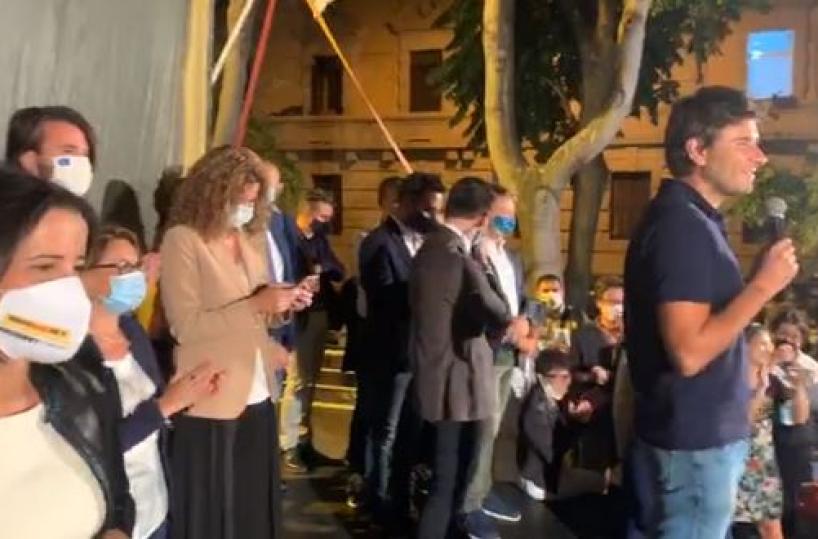 Regionali Puglia, Di Battista in piazza Diaz: «Laricchia merita perchè ha rinunciato ad avance»