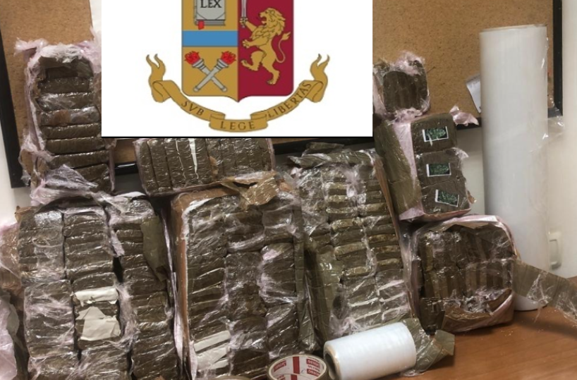 Foggia, nel garage con 20kg di hashish e una bomba artigianale: arrestato