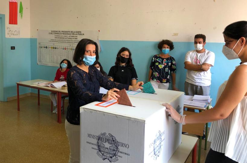 Regionali Puglia, Laricchia vota ad Adelfia nella scuola «Aldo Moro»