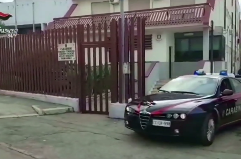 Bari, folle inseguimento alla guida di un'auto rubata: 3 arresti 