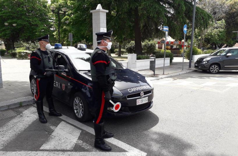 Bari, sperona auto dei carabinieri: preso 27enne al San Paolo
