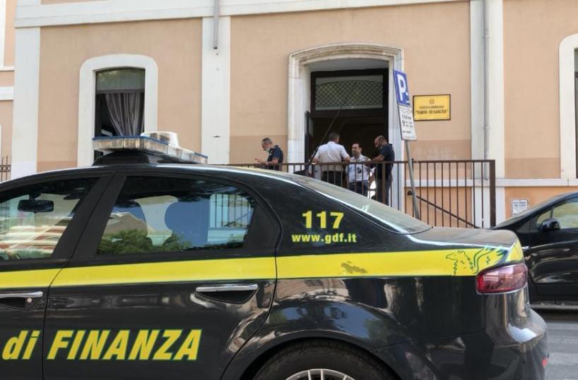 Foggia, rubano pistola nel seggio a finanziere dopo averlo narcotizzato 