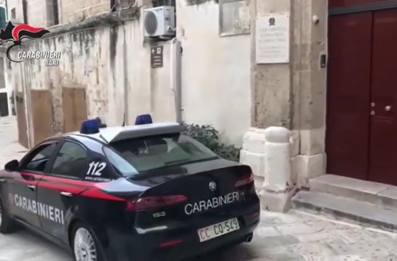 Svaligia villette a Monopoli: pizzicato dai carabinieri li aggredisce, arrestato 26enne