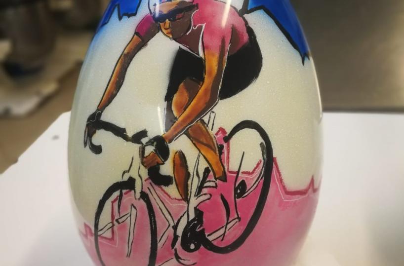 Giro d’Italia 2020: a Giovinazzo uova di cioccolata dedicate alla tappa, a Brindisi alberghi pieni e menù «rosa»