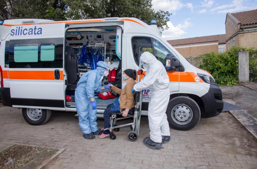Focolaio a Marsicovetere, 10 ospiti della Rsa trasferiti al Don Uva di Potenza
