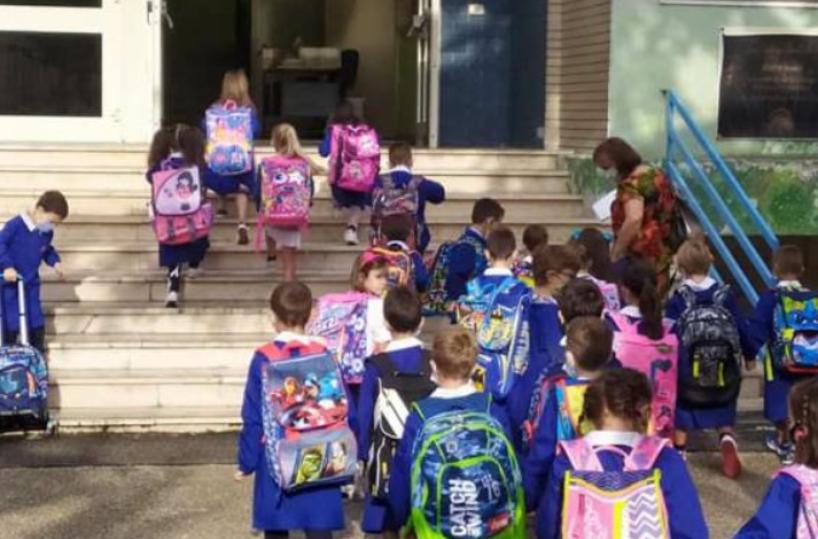 Gravina, arrivano i volontari anti-assembramento davanti alle scuole