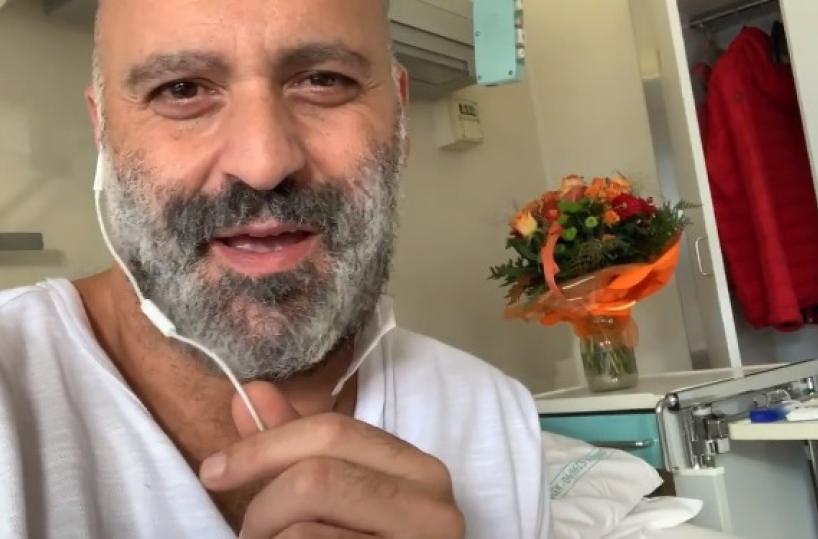 Alessandro Quarta commuove i social: «Ho avuto un tumore, non riuscivo più a tenere il violino»