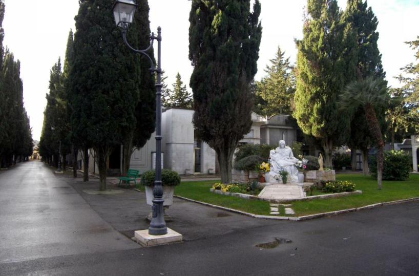 Altamura, arriva il contapersone al cimitero: massimo 2000 ingressi in contemporanea