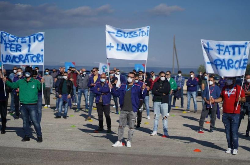 «Leonardo di Grottaglie vuole volare»: sit-in dei lavoratori, trovare altre commesse