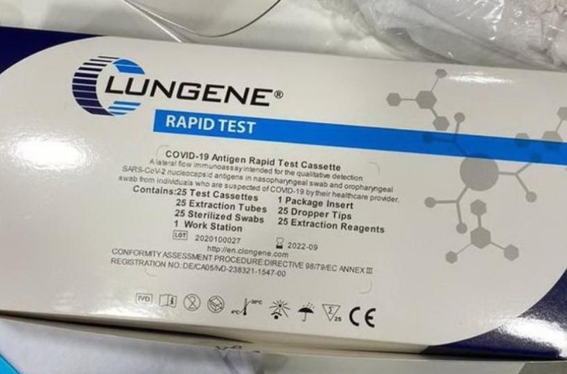 Tamponi rapidi, stop dai medici di famiglia: non possiamo farli, servono i corsi