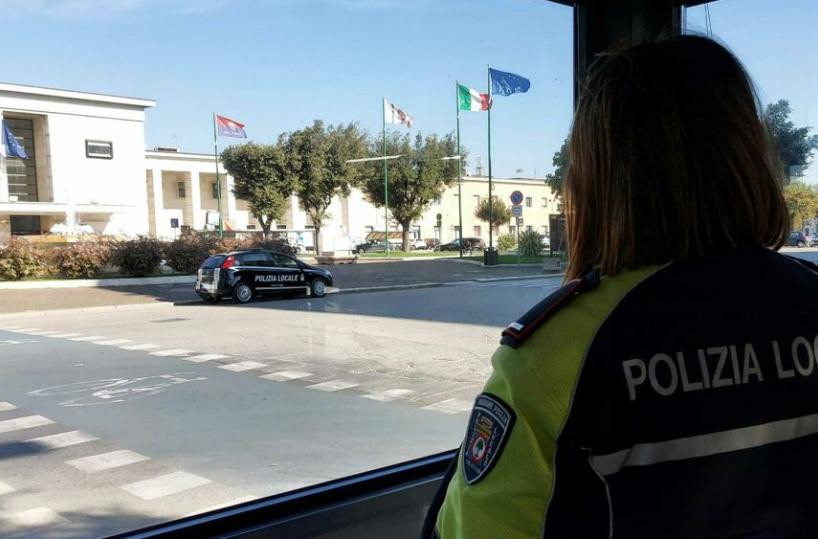 Foggia, parcheggi sulla pista ciclabile: raffica di multe della polizia