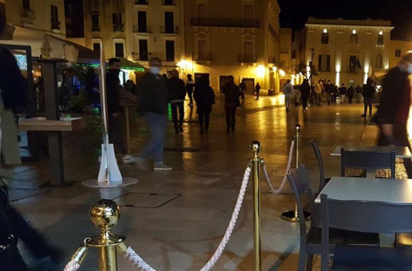 Coronavirus Bari, Decaro prepara ordinanza per chiudere negozi alle 19