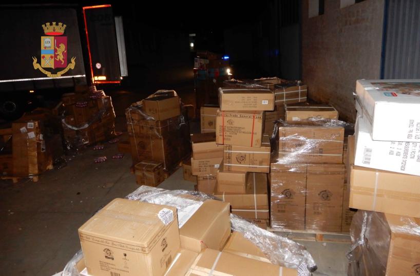 Margherita di Savoia, banda rapina camion di giocattoli e sequestra autotrasportatore sulla SS16