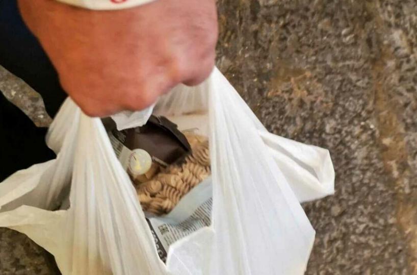 Giornata Mondiale della Gentilezza, il sindaco di Bari: «Una busta della spesa in più per i poveri»