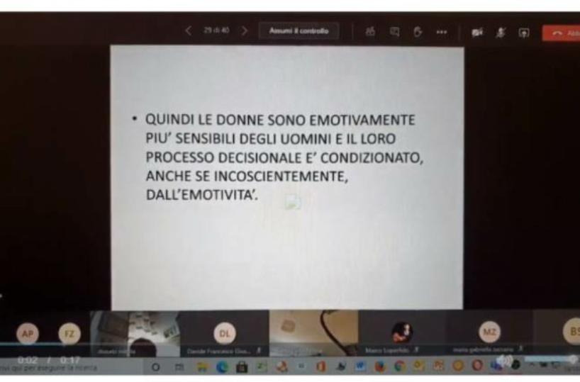 Bari, lezione sessista dal prof. di Bioetica
