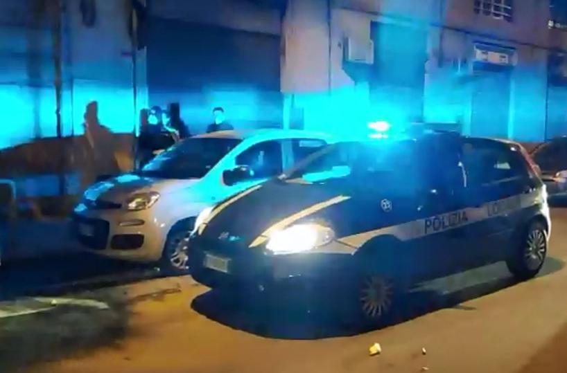 Foggia, polizia sventa il furto di un'auto: ora è caccia al ladro