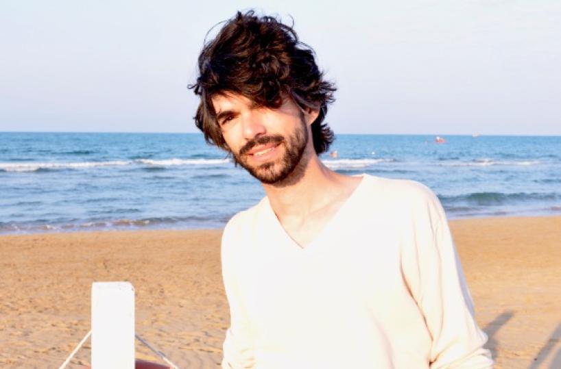 «Letale iniezione di fiducia»: il rock cantautorale di Luca Marino invita a credere in se stessi