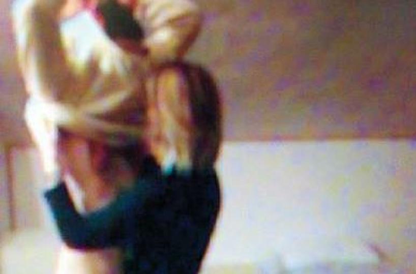 Salice Salentino, lei lo lascia, lui si vendica e invia a tutti loro video hard 