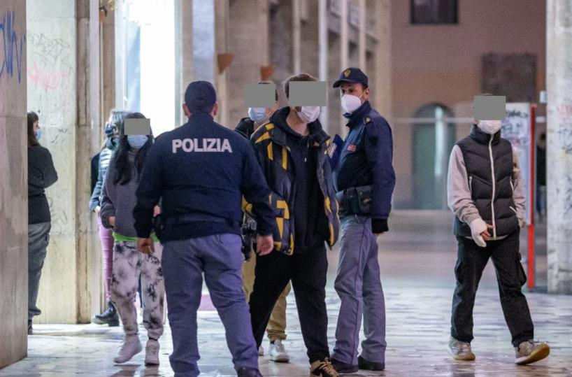 La battaglia persa fra libertà e pandemia