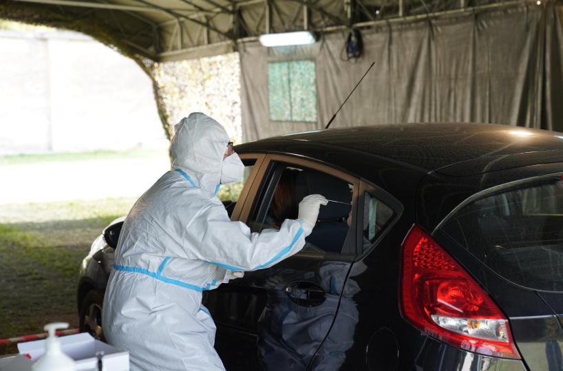 Coronavirus, nel Barese attivate 14 postazioni drive-through per tamponi