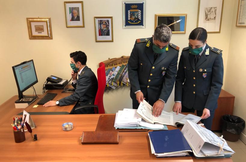 Aiutò imprenditore a falsificare atti: interdetto professionista foggiano