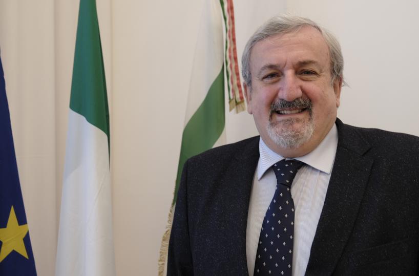 La decisione del Csm: Emiliano resta in aspettativa dalla magistratura 