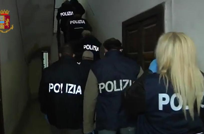 Usura a Taranto, sgominata all'alba organizzazione criminale: 8 arresti (5 sono donne)