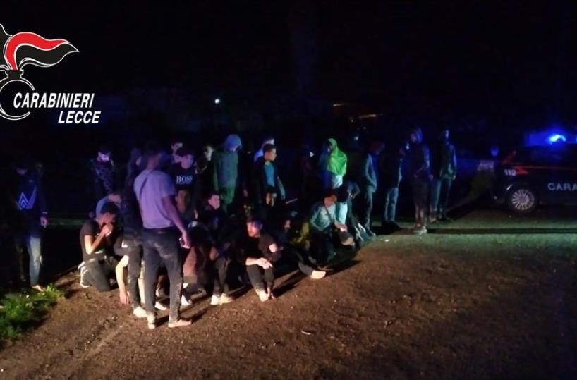Migranti, due sbarchi in poche ore sulle coste salentine: soccorsi oltre 100 tra egiziani e pakistani