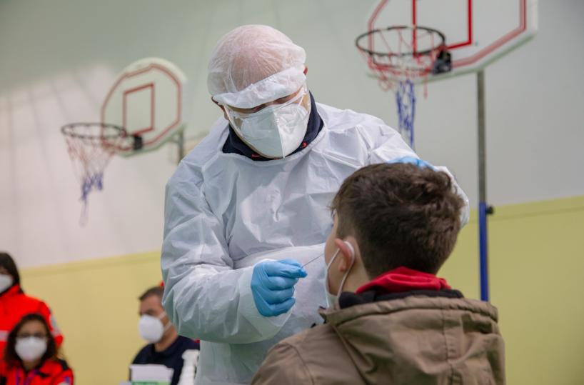 Basilicata, da lunedì le scuole superiori tornano in presenza: potenziati i trasporti