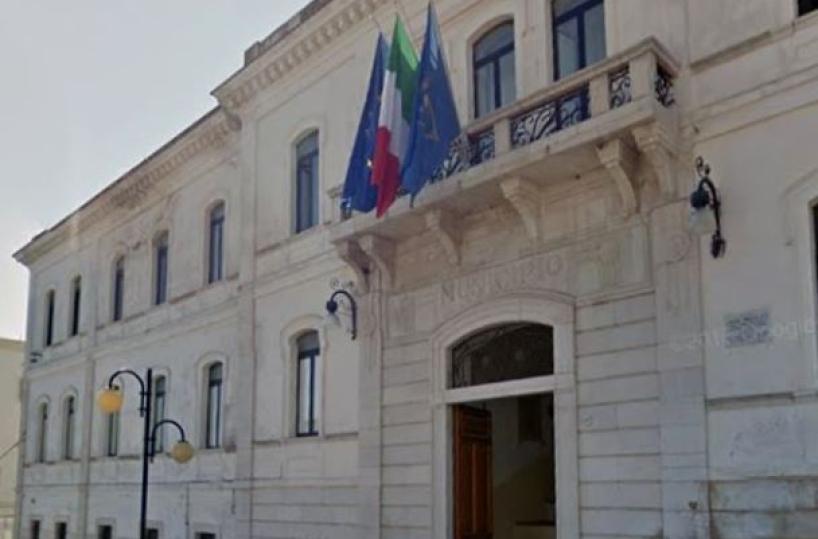 Vieste, attacco «hacker» contro Comune: parolacce e audio porno in filodiffusione nelle strade 