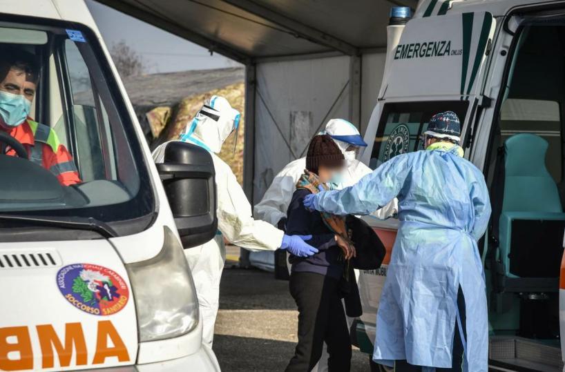 Covid in Puglia, cala di poco curva contagi (+915) su quasi 10mila tamponi: 23 decessi e meno ricoveri (+3)