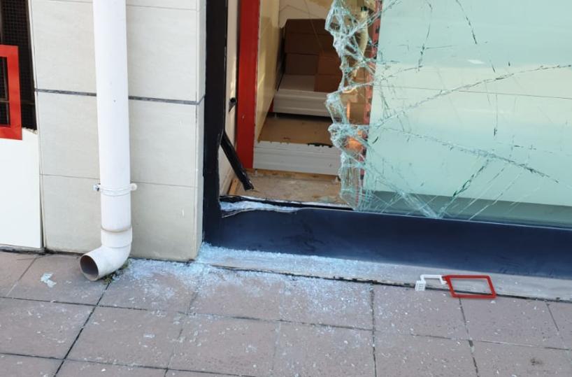 Foggia, furto con spaccata durante la notte: banditi sfondano vetrata e fanno rifornimento da Wurth