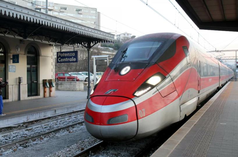 Rischio frana, niente treni sulla Potenza-Battipaglia