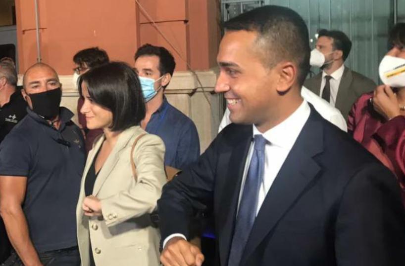 M5S «separati in casa» al voto su Rousseau
