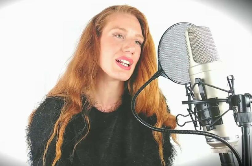 La voce della tarantina Yvonne Tocci, da Amici alla nuova «Io»: «Mi sono riscoperta»