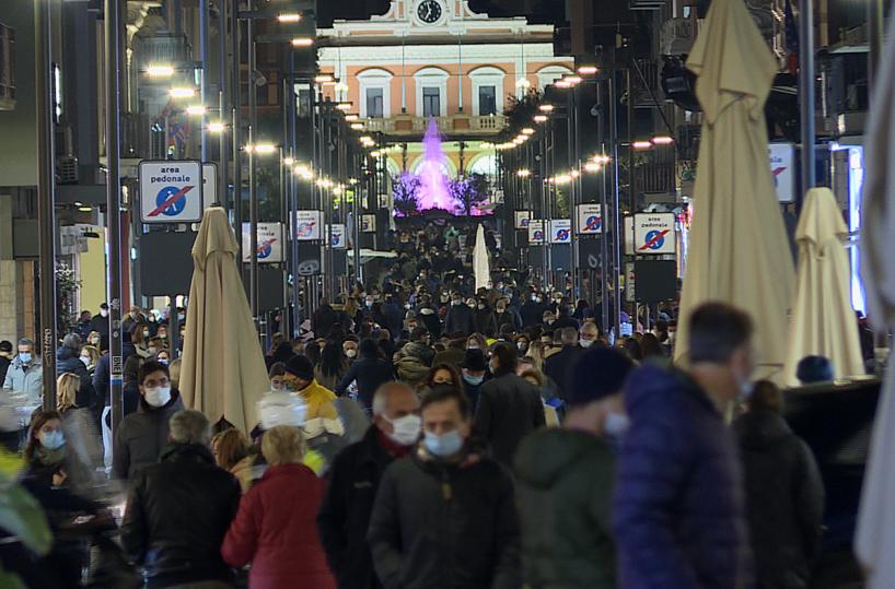 Covid, «coprifuoco» per gli aperitivi: restrizioni decise anche a Terlizzi, Adelfia e Noicattaro 