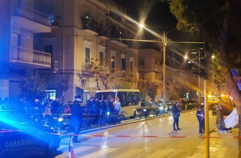 Corato, sbanda con la moto e finisce contro muro di una un scuola: è grave  