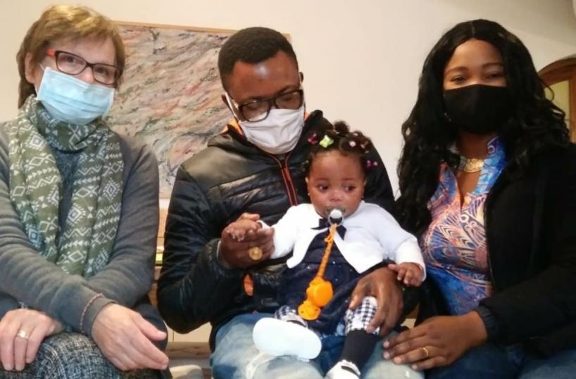 Tricase, la culla di figli e nipoti in dono a una famiglia di rifugiati