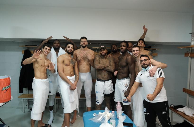 Basket, il miracolo di Happy Casa Brindisi: vince a Milano, ora &egrave; in vetta