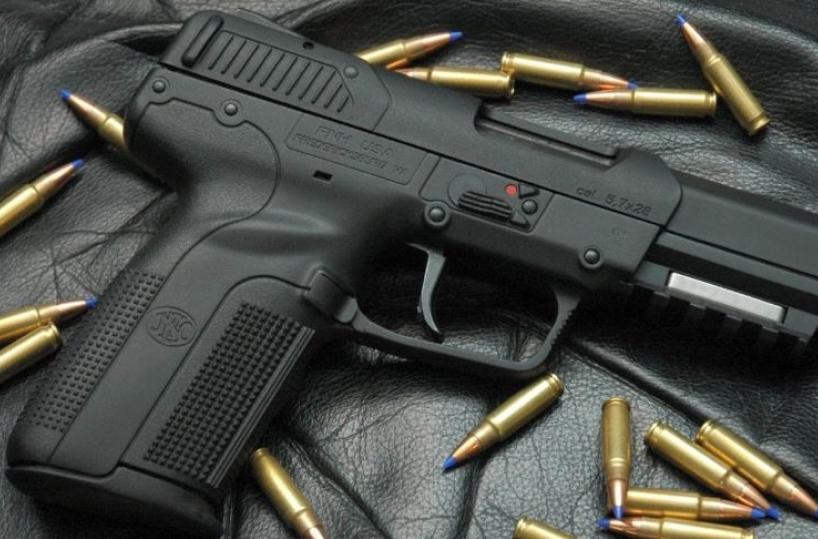 Potenza, posta su Fb foto pistola e cartucce: indagato 39enne