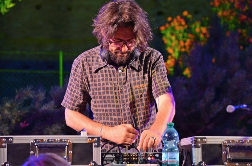 «Maybe», fuori l'album di Massimo Voci, il dj che ha mollato tutto per trasferirsi a Trani