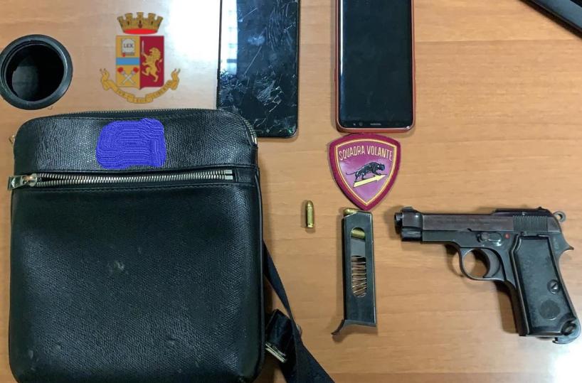 Foggia, a spasso con la pistola con il colpo in canna: arrestato