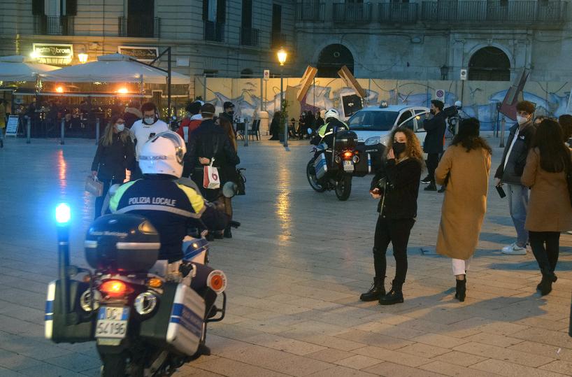 Covid 19, sindaci del Barese anticipano zona rossa: mini lockdown nel weekend ad Adelfia