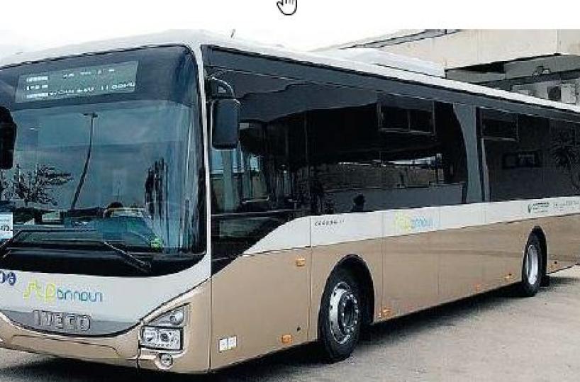 Brindisi, sull'autobus con il Covid: 14 pendolari in quarantena